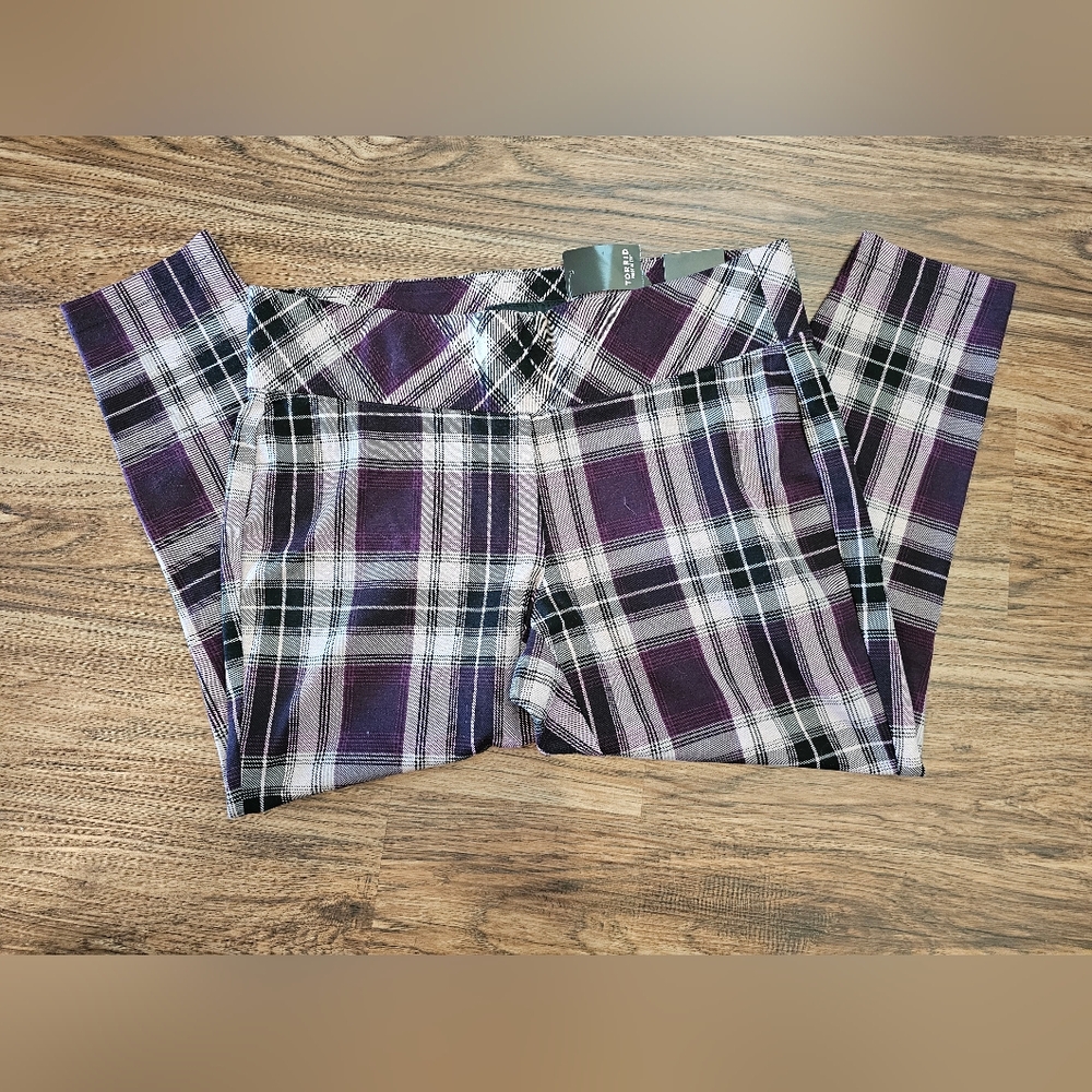 TORRID Plaid Pixie Cropped Pants NWT - Picture 3 of 8